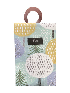 60272 - SACHET PARFUMÉ PIN / SCENTED SACHET  PINE 11*17 - Unit price:  0.95$ (Min: Case of 12)